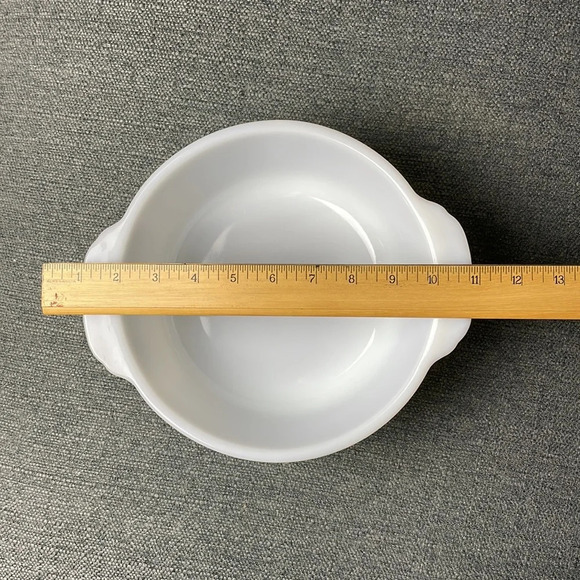 Vintage Fire King Round White 2 Quart Casserole dish Bowl Unique back stamp MCM - Picture 6 of 8